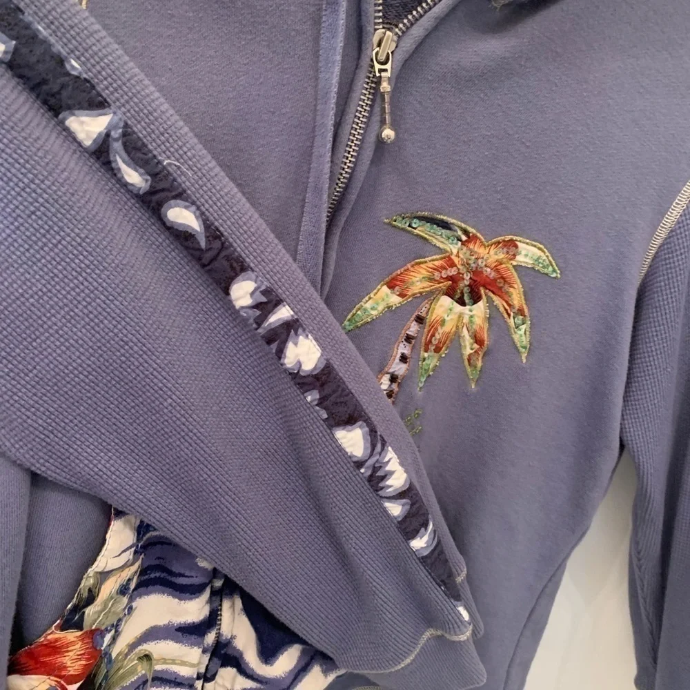 𝅺ISLAND Vacation Embellished Hoodie Size S